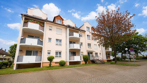 Hausansicht Parkplatzseite - Etagenwohnung mit 64,00 m&sup2; in Markranstädt zum Kaufen
