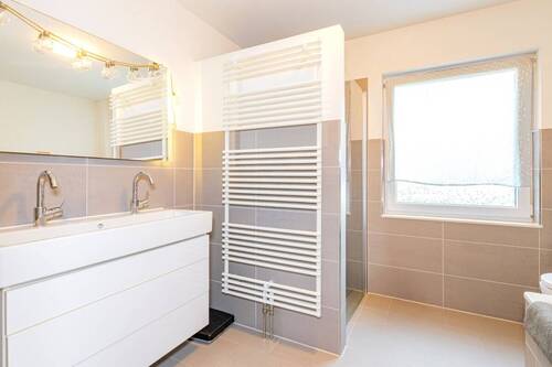 Vollbad mit Dusche (1.OG) - 