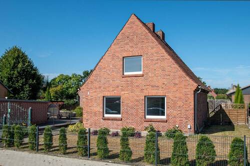 Straßenansicht - 4 Zimmer Einfamilienhaus zum Kaufen in Adendorf