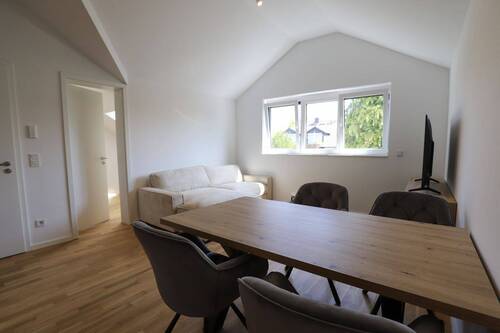 Dachgeschoss links-Wohnen-Essen-Ansicht 2 - 