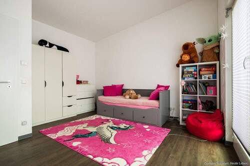 Schlafzimmer Dachgeschoss + Zugang zur Terasse - 