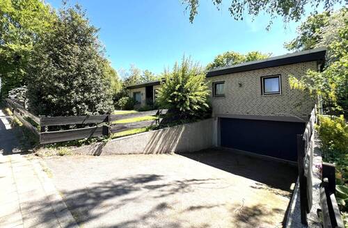 Außenansicht mit Garage - 7 Zimmer Einfamilienhaus zum Kaufen in Bochum