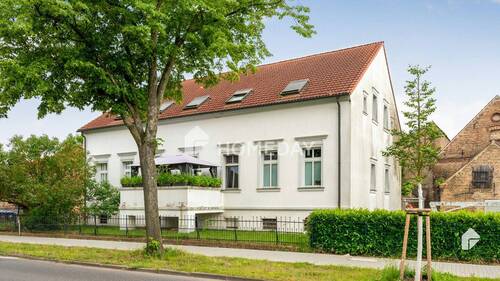 Außenansicht Vorderseite 2 - Einzigartiger Vierseithof mit 5 Wohneinheiten, Scheune, Stallungen und Bauland