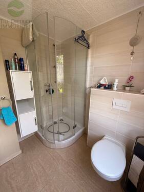 Bad mit Dusche - 