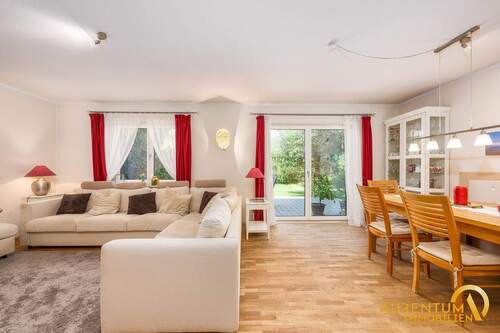 Wohn- und Esszimmer - Reiheneckhaus mit viel Platz, Garten und in hervorragender Lage von Regensburg-Burgweinting