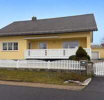 Einfamilienhaus mit Einliegerwohnung in Wackersdorf-Heselbach