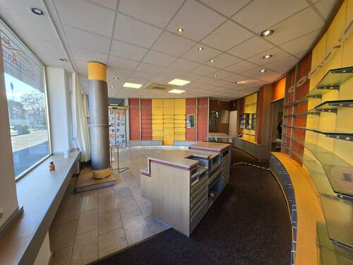 Eingangsbereich Ladenlokal (2).jpg - 8 Zimmer Einfamilienhaus in Frechen