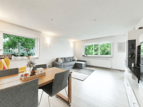 Wohnzimmer - Helle, sanierte Wohnung in ruhiger und dennoch zentraler Lage von Leonberg