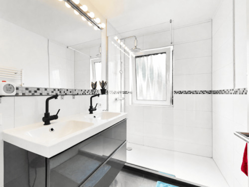 Badezimmer - Etagenwohnung mit 78,00 m&sup2; in Leonberg zum Kaufen