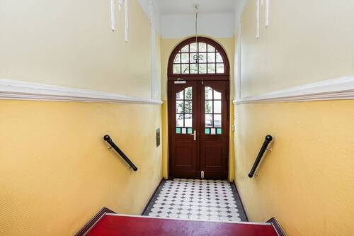 Treppenhaus - 2 Zimmer Etagenwohnung zum Kaufen in Berlin