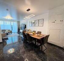 Neuwertiges RMH (BJ 2017) mit 145 m², 5,5 Zimmer, 2 Bädern & Garage - Süßen