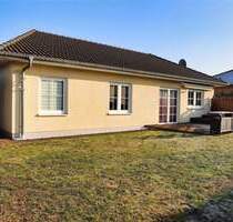 AB SOFORT - Gepflegter Bungalow der Marke Heinz von Heiden mit Carport, FBH und toller Lage in Panketal.