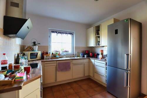 Küche mit Einbauküche - 