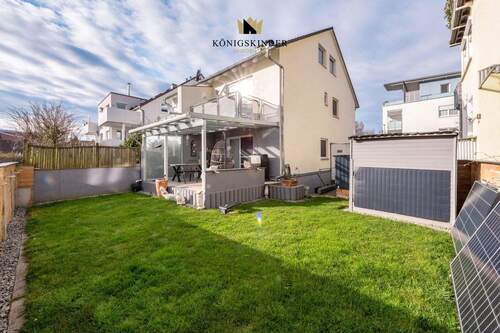 Garten – Rasenfläche für Erholung - Lichtdurchflutete Doppelhaushälfte mit Garten, Balkon und Garage!