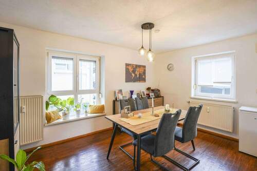 Essbereich - Investieren oder Selbstbezug: 3 Zi. Whg. im Energetisch voll sanierten Haus mit extra Stellplatz