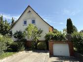Haus außen - Einfamilienhaus mit Gartenabteil in guter Crailsheimer Lage ab sofort frei
