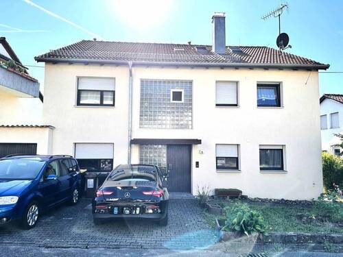 Das Gebäude - Kernen-Stetten: Freistehendes Dreifamilienhaus in ruhiger Aussichtslage