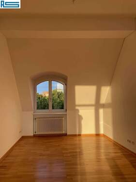 Wohnzimmer im warmen Licht der Abendsonne - 