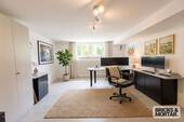 Büro/ Hobbyraum UG - 