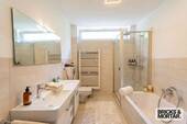 Badezimmer EG - Bungalow mit 157,90 m&sup2; in Neu-Isenburg / Gravenbruch zum Kaufen