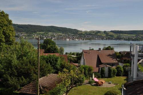 Seesicht Dachgeschoss - Zweifamilienhaus mit toller Seesicht in Bestlage von Gaienhofen - 2 Garagen - komplett frei