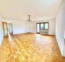 Helle 3-Zi.-Eigentumswohnung mit Südbalkon im 2. OG, mit Blick nach Osten, Süden u. Westen. - Freilassing