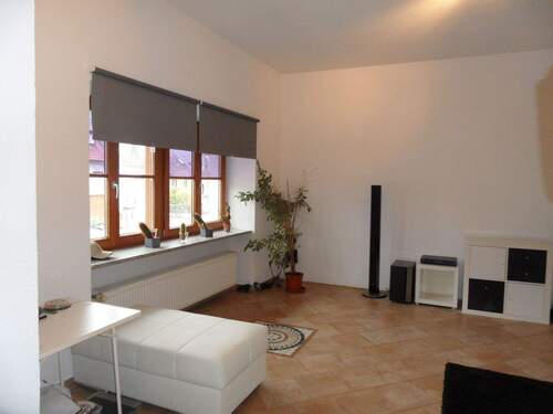 Wohnzimmer - 2 Zimmer Etagenwohnung zur Miete in Singen (Hohentwiel)