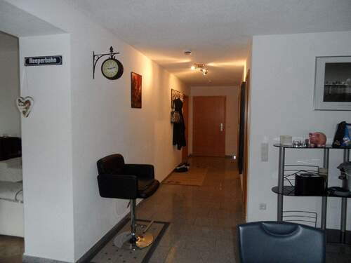 Flur zum Eingang - Etagenwohnung mit 81,00 m&sup2; in Singen (Hohentwiel) zur Miete