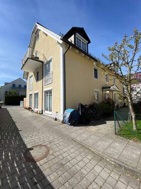 Hausansicht - 3 Zimmer Etagenwohnung zum Kaufen in München