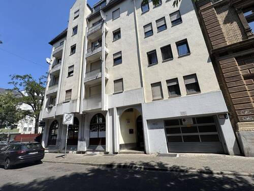 Ansicht von der Straße - 2-Zimmer Wohnung mit 3 Balkonen in guter City-Lage