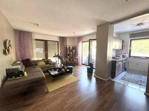 Wohnzimmer I - 2 Zimmer Etagenwohnung in Wiesbaden