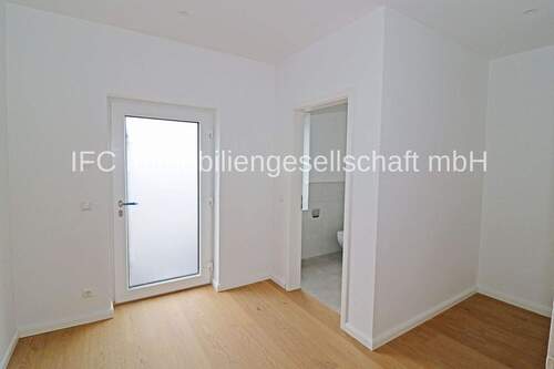 Diele / Entrée im EG - 4 Zimmer Doppelhaushälfte in Dessau-Roßlau