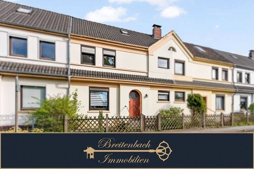 Hausansicht - Klein, fein und voller Möglichkeiten - Reihenmittelhaus mit Potenzial