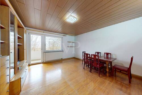 Wohnzimmer mit Essbereich - 3 Zimmer Etagenwohnung zum Kaufen in Lahr/Schwarzwald