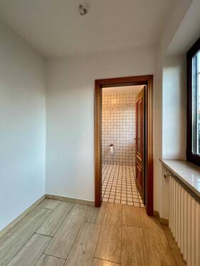Garderobe_Zugang zum WC - 