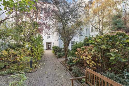 Bild 1 - Ludwigkirchkietz: Sehr gepflegtes Apartment in ruhiger Seitenflügellage mit perfekter Südausrichtung