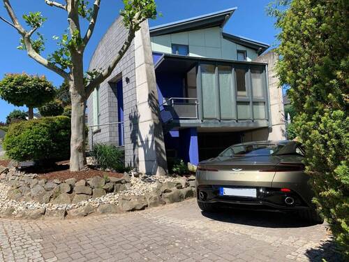 Einfahrt zur Garage - ***Attraktive Erdgeschosswohnung in moderner Architektur***