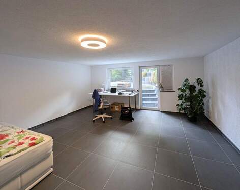 ELW-Wohnbereich mit Zugang zu Terasse - 