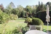 Gartenblick von der Terrasse - 7 Zimmer Einfamilienhaus in Wedemark