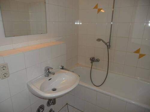 Bad mit Wanne - 