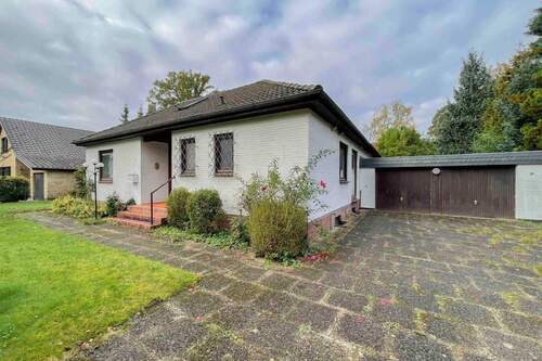 Einfahrt_mit_Doppelgarage - 