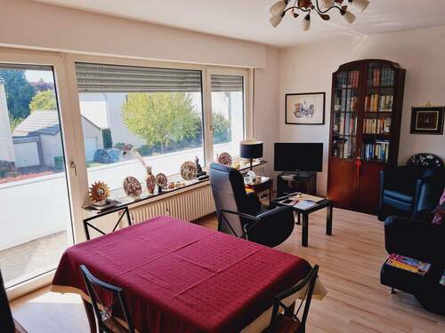 Wohnzimmer- / Esszimmer - 2 Zimmer Etagenwohnung in Köln / Weiden