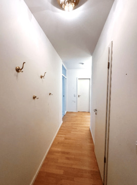 Entrée mit Garderobe - 