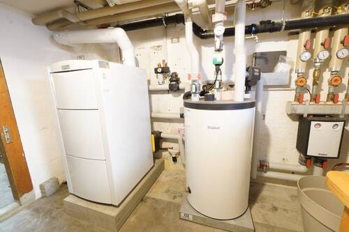 Gas Zentral -Heizung im Keller - 