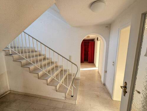 Flur - 6 Zimmer Einfamilienhaus in Pfarrkirchen