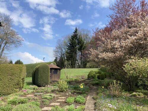 Blumengarten mit Gartenhaus - 6 Zimmer Einfamilienhaus in Salzburg