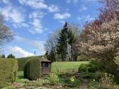 Ansicht Blumengarten mit Gartenhaus - 