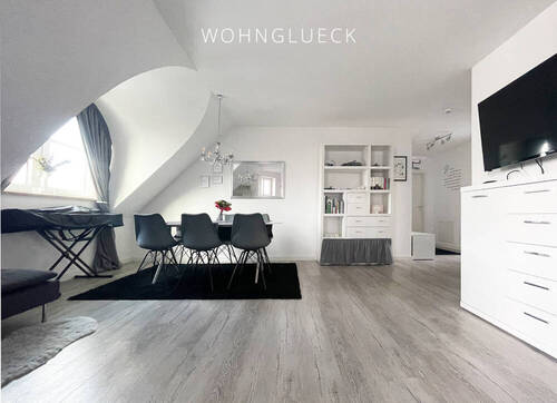 Wohnbereich - HELLE UND CHARMANTE 2-ZIMMER-WOHNUNG MIT BALKON UND TG-STELLPLATZ NAHE DES JOSEFINUMS