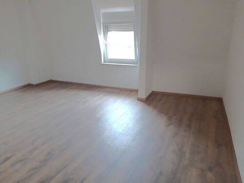 Wohnzimmer - Etagenwohnung mit 50,00 m² in Sulzbach-Rosenberg zum Kaufen