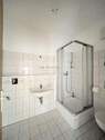 Bad mit Dusche - 